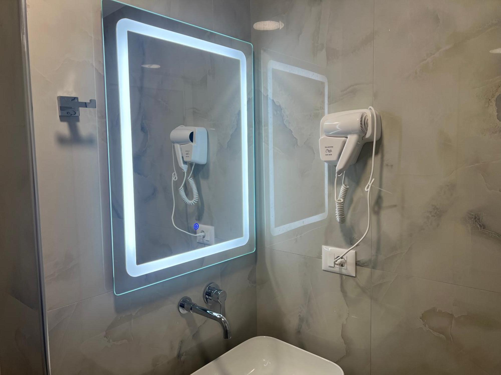 Agimi Hotel Ksamil Buitenkant foto
