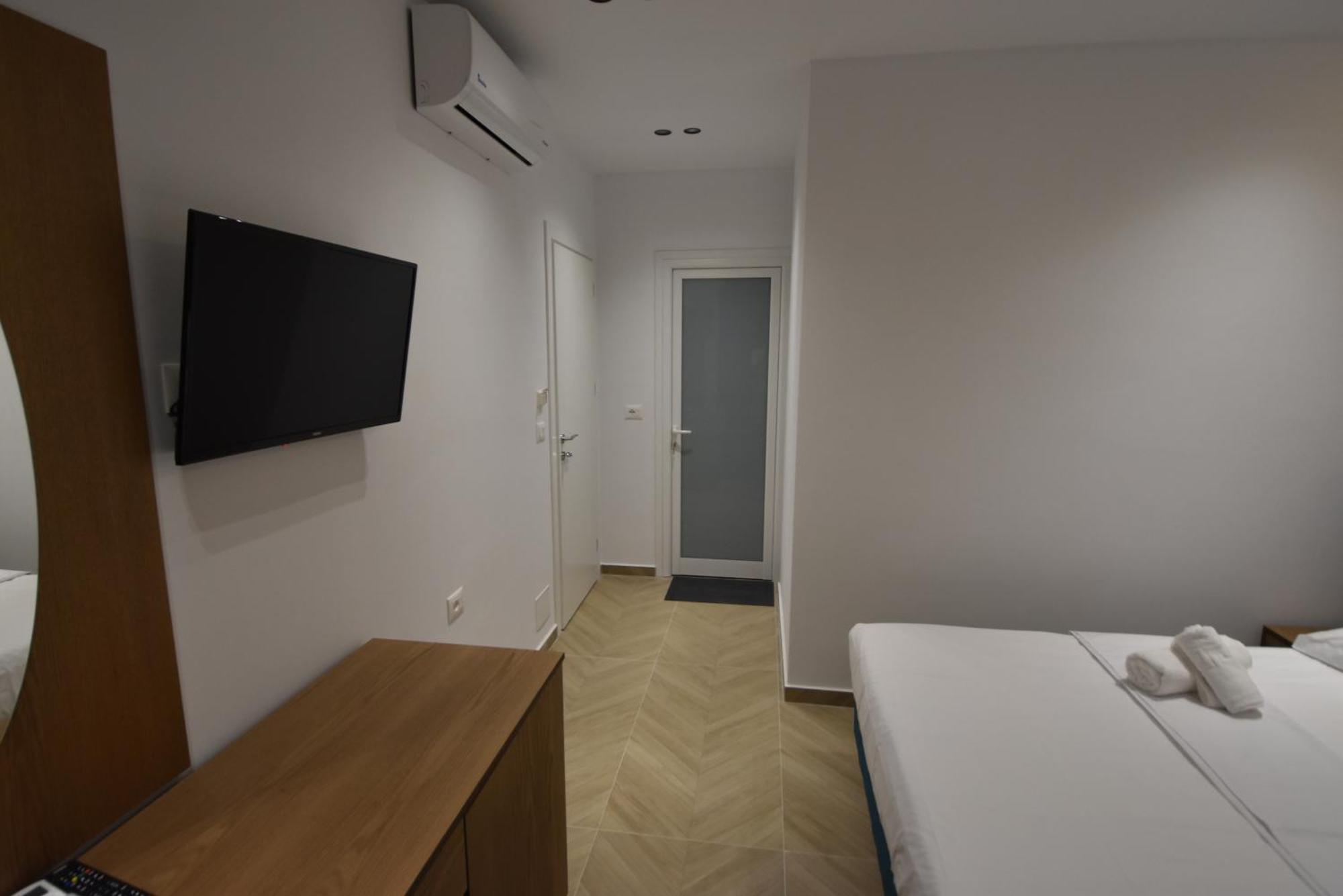 Agimi Hotel Ksamil Buitenkant foto