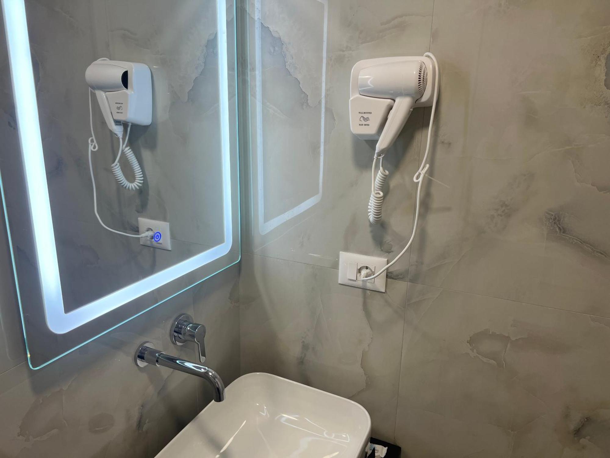 Agimi Hotel Ksamil Buitenkant foto